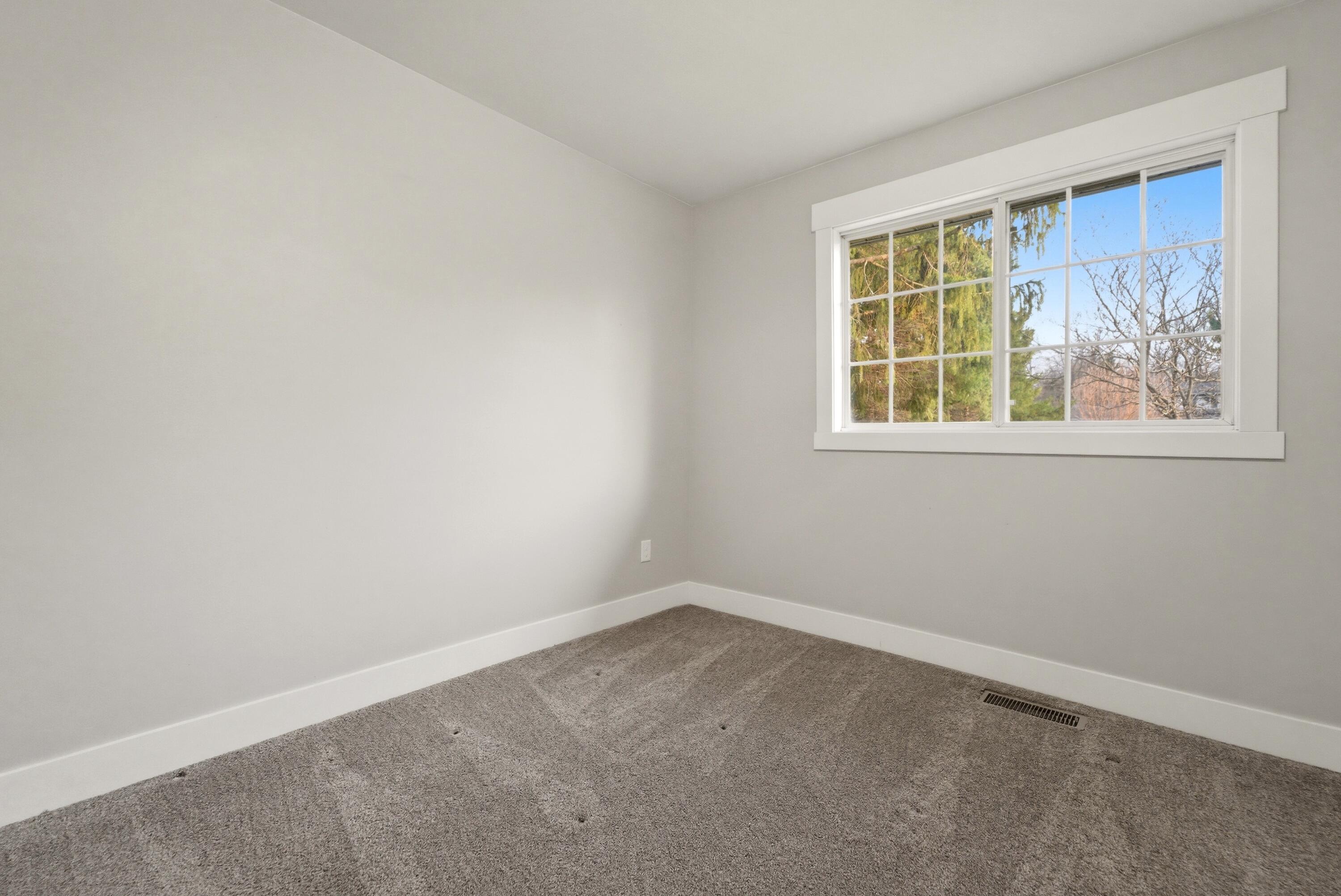 579 Fargo Road Westville, IN 46391 - Photo 14 of 35 an empty room with a window