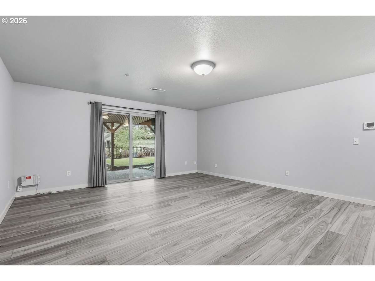 7704 Southwest Cresmoor Drive Beaverton, OR 97008 - Photo 19 of 42 Hallway