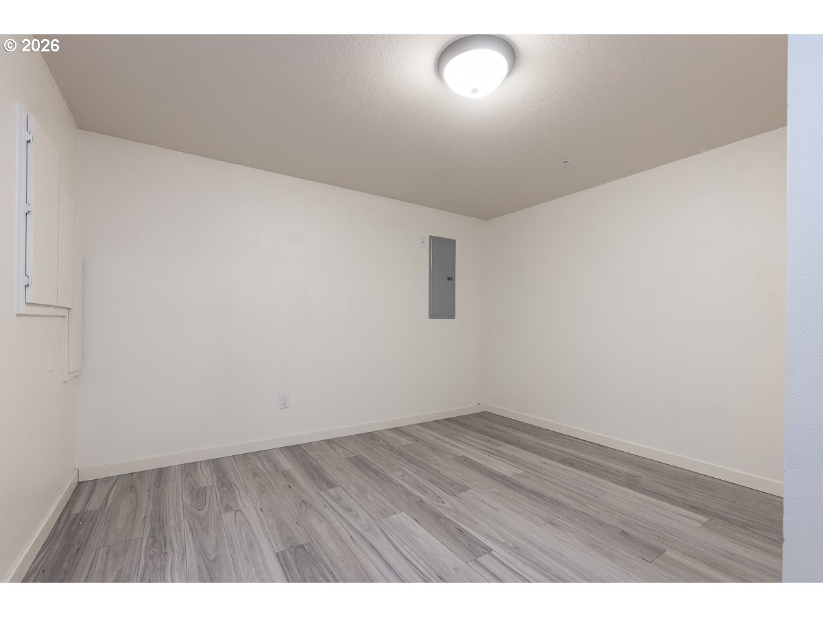 7704 Southwest Cresmoor Drive Beaverton, OR 97008 - Photo 26 of 42 Laundry