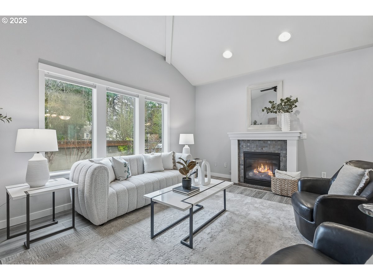 7704 Southwest Cresmoor Drive Beaverton, OR 97008 - Photo 3 of 42 Living Room