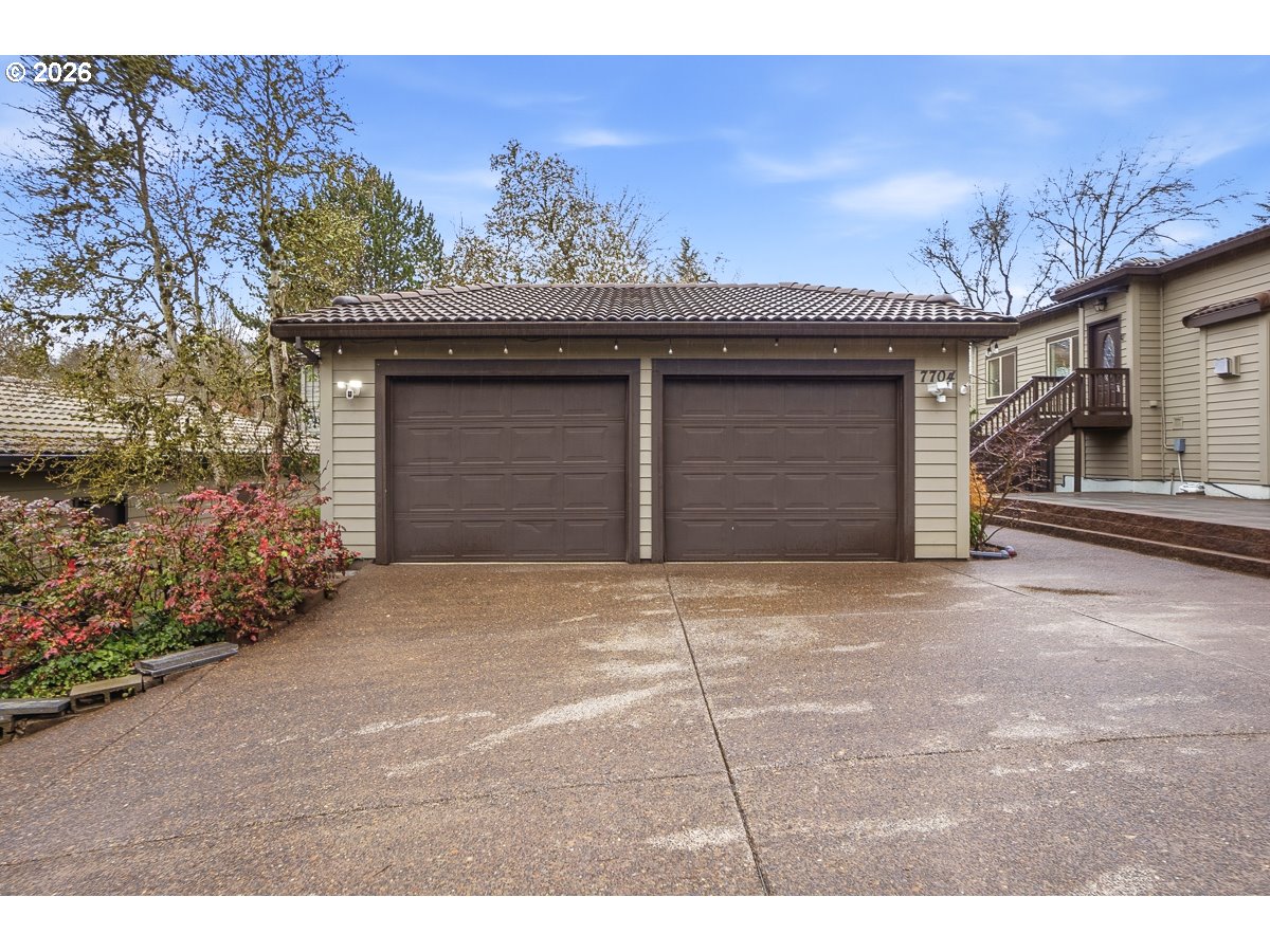7704 Southwest Cresmoor Drive Beaverton, OR 97008 - Photo 36 of 42 Driveway