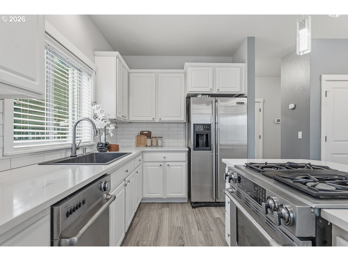 7704 Southwest Cresmoor Drive Beaverton, OR 97008 - Photo 8 of 42 Kitchen
