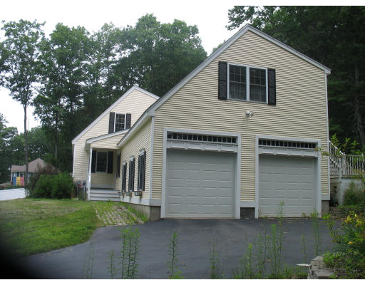 102 Charnock Hill Road Rutland, MA 01543 - Photo 3 of 14 a front view of a house with garden