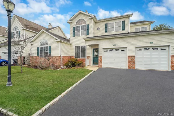 $599,990 | 109 Constantine Way, Mount Sinai, NY 11766