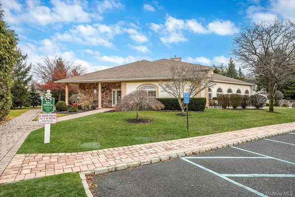 $599,990 | 109 Constantine Way, Mount Sinai, NY 11766