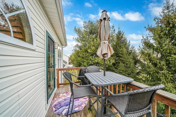 $599,990 | 109 Constantine Way, Mount Sinai, NY 11766