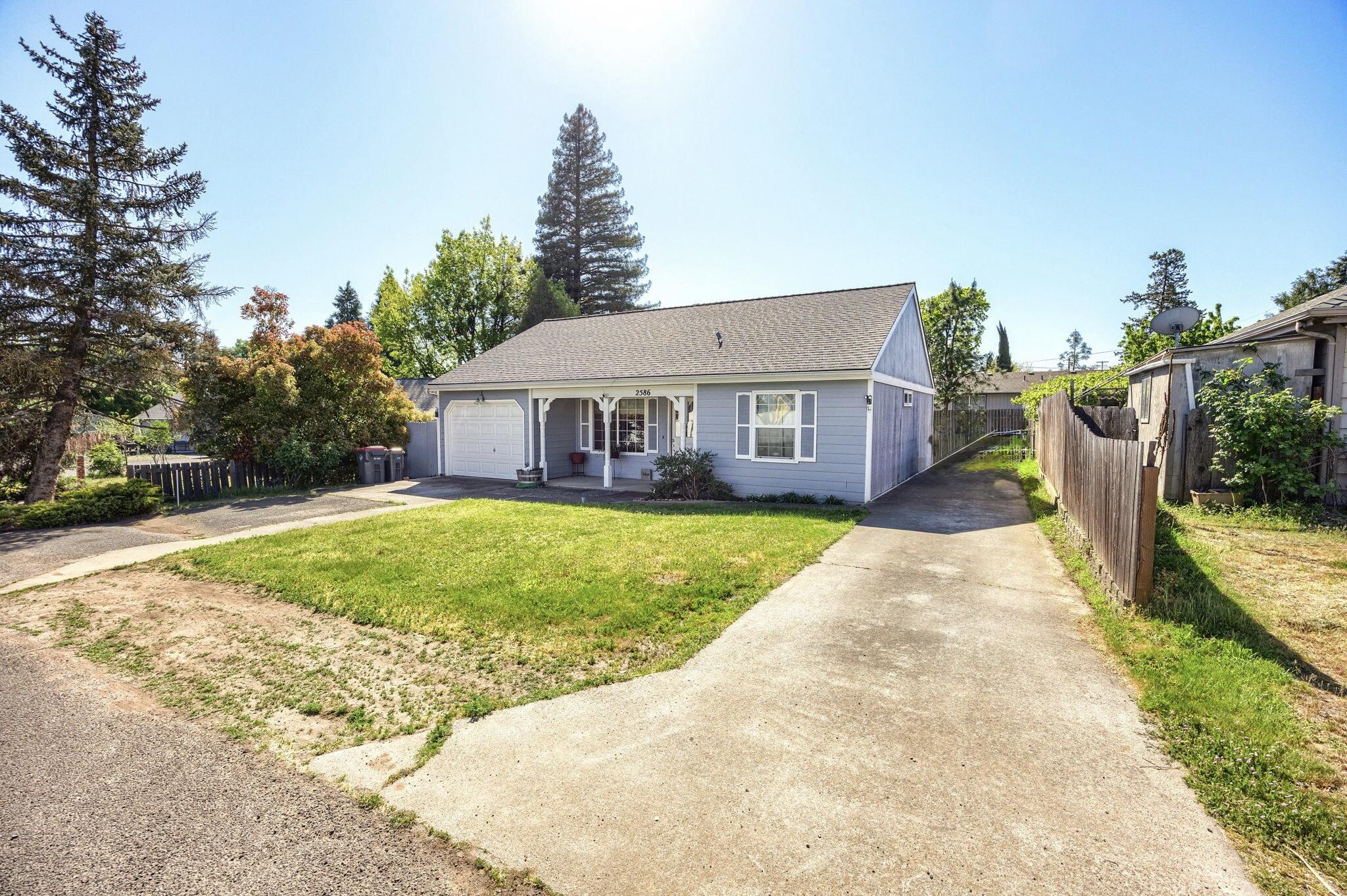 2586 Merriman Road Medford, OR 97501 - Photo 2 of 20 ApxMR (2)