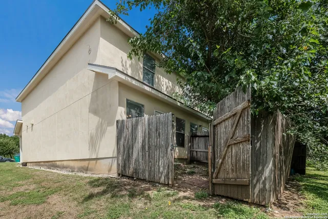 $1,300 | 10619 Mathom Landing, Unit 4, Universal City, TX 78148