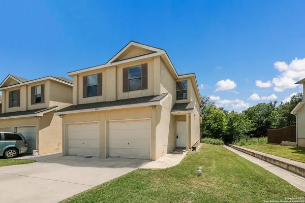 $1,250 | 10619 Mathom Landing, Unit 4, Universal City, TX 78148