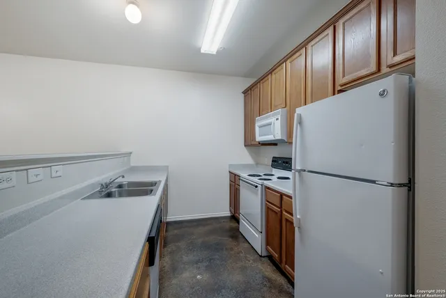 $1,300 | 10619 Mathom Landing, Unit 4, Universal City, TX 78148