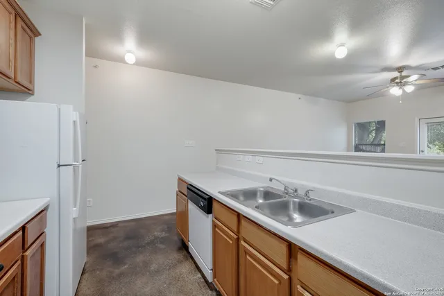 $1,300 | 10619 Mathom Landing, Unit 4, Universal City, TX 78148