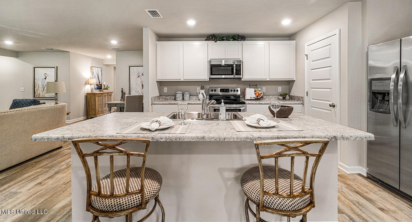 189 Mill Street Lucedale, MS 39452 - Photo 4 of 18 8-Carin_Kitchen4_Cab_Wht_Grn_GR_FL_BR