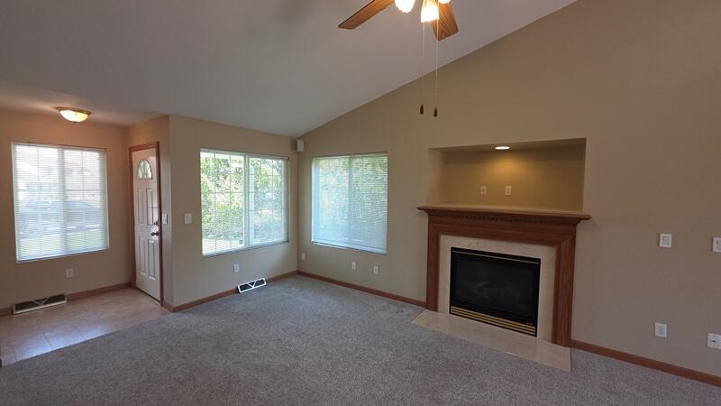 4725 Fox Grove Road Sheboygan, WI 53081 - Photo 5 of 41 Living Room _ Front Entrance