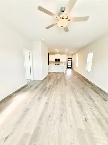 a sign that is sitting on a brick wall