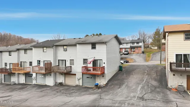 $135,000 | 161 Oakcrest Circle, Unit 161, Bristol, VA 24201