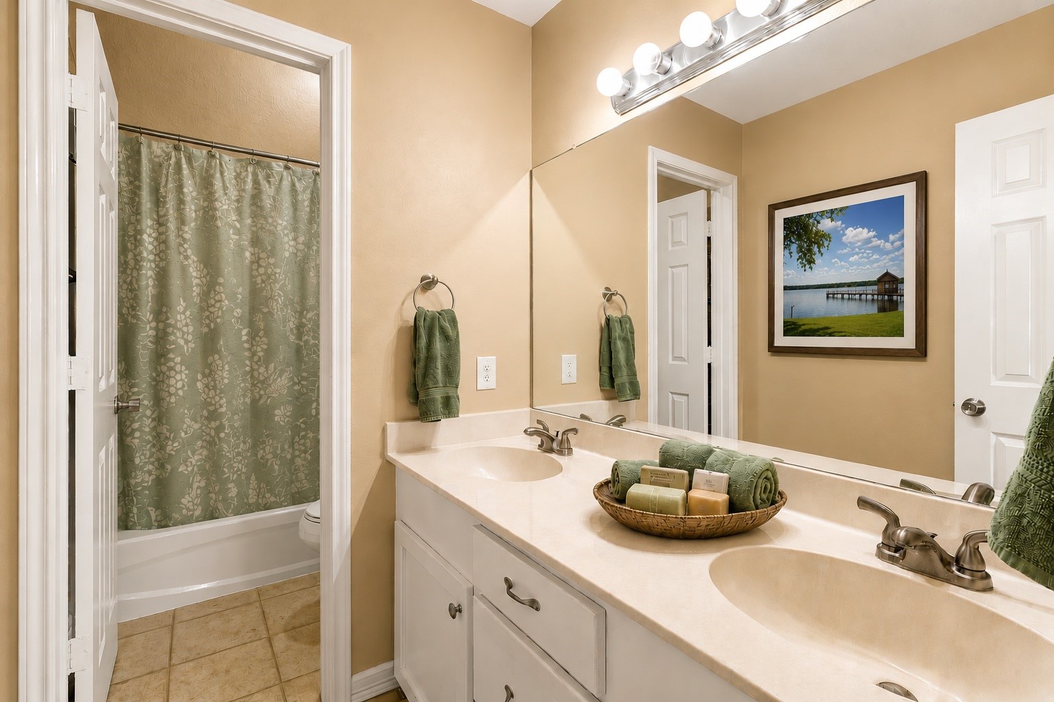 237 Vivian Road Onalaska, TX 77360 - Photo 19 of 37 Upstairs bath