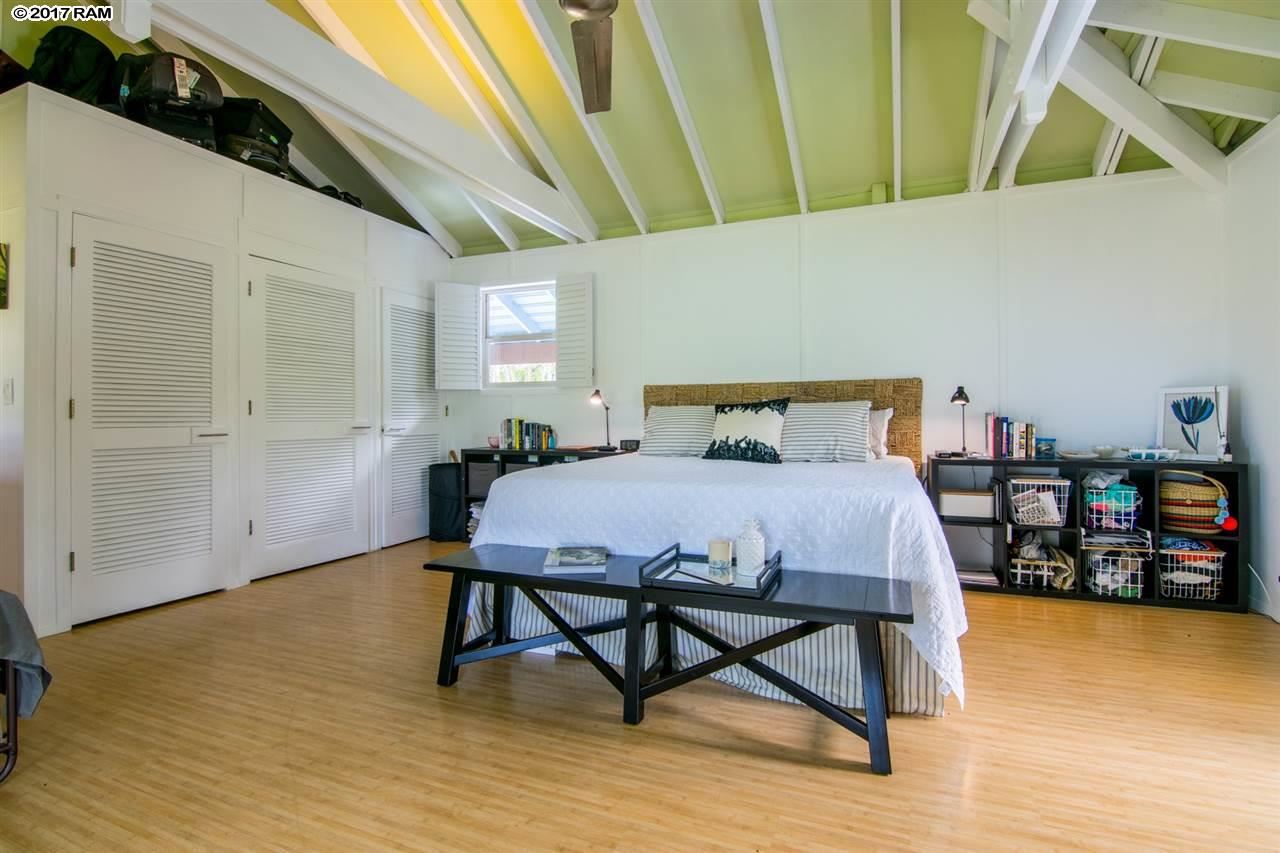 690 East Kuiaha Road Haiku, HI 96708 - Photo 16 of 30 a bedroom with a bed and a table in it