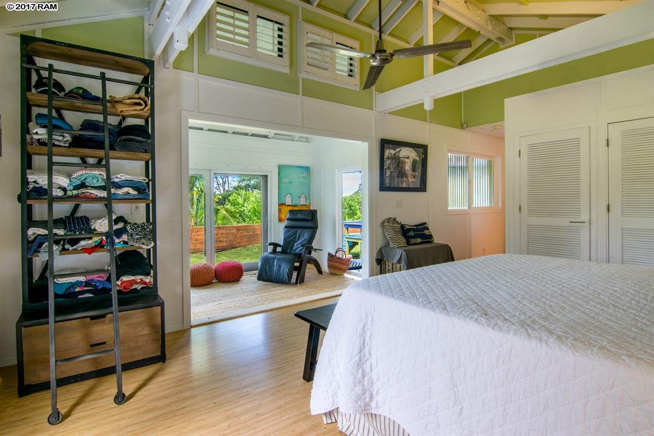 690 East Kuiaha Road Haiku, HI 96708 - Photo 18 of 30 a bed room with a bed and a view of bedroom