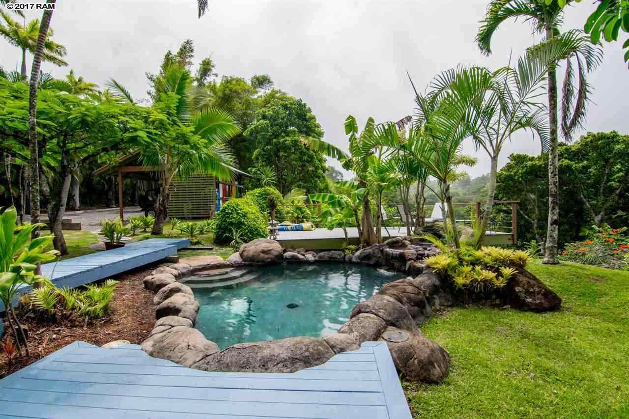 690 East Kuiaha Road Haiku, HI 96708 - Photo 23 of 30 a view of a backyard with swimming pool