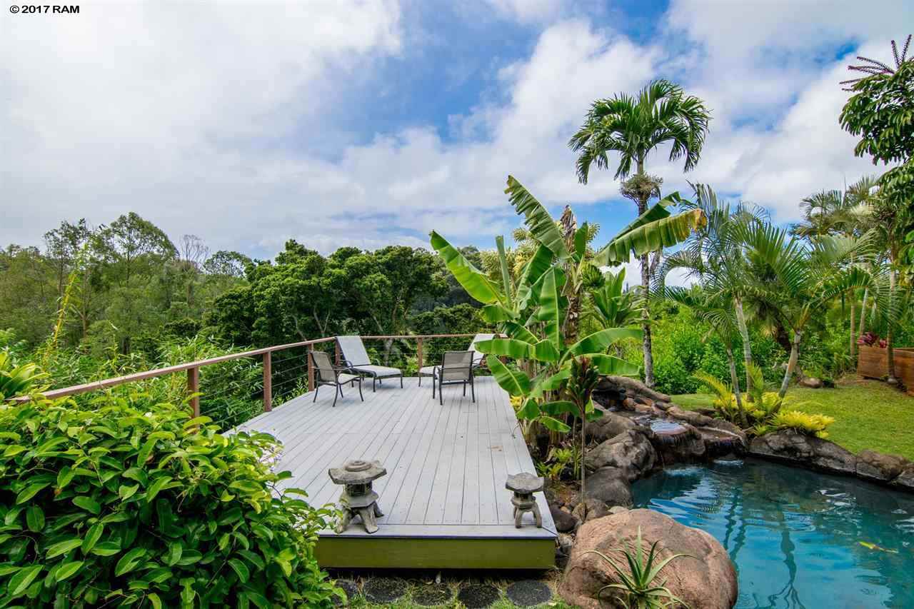 690 East Kuiaha Road Haiku, HI 96708 - Photo 25 of 30 a view of a chairs and table in a backyard