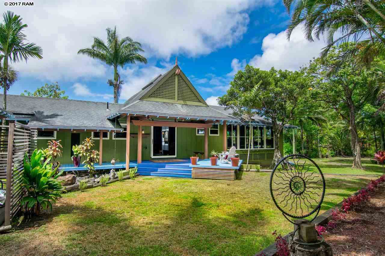 690 East Kuiaha Road Haiku, HI 96708 - Photo 27 of 30 a view of swimming pool with a table and chairs
