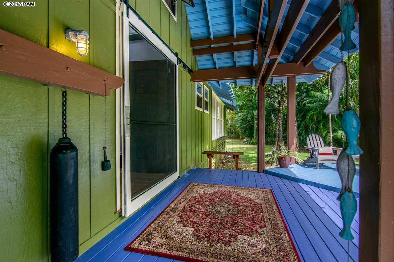 690 East Kuiaha Road Haiku, HI 96708 - Photo 28 of 30 a view of a backyard with a patio