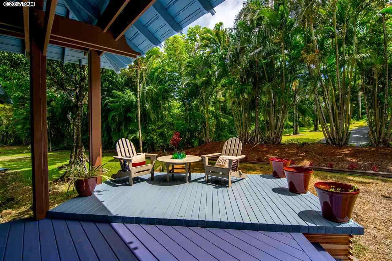 690 East Kuiaha Road Haiku, HI 96708 - Photo 29 of 30 a wooden bench sitting on top of a wooden deck
