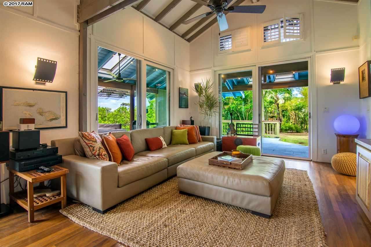 690 East Kuiaha Road Haiku, HI 96708 - Photo 8 of 30 a living room with furniture and a large window