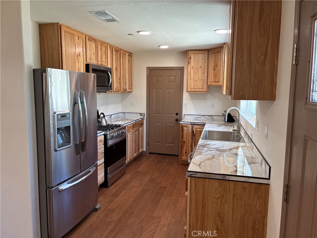 761 Pine Way Chester, CA 96020 - Photo 2 of 20 Fully Functional Kitchen