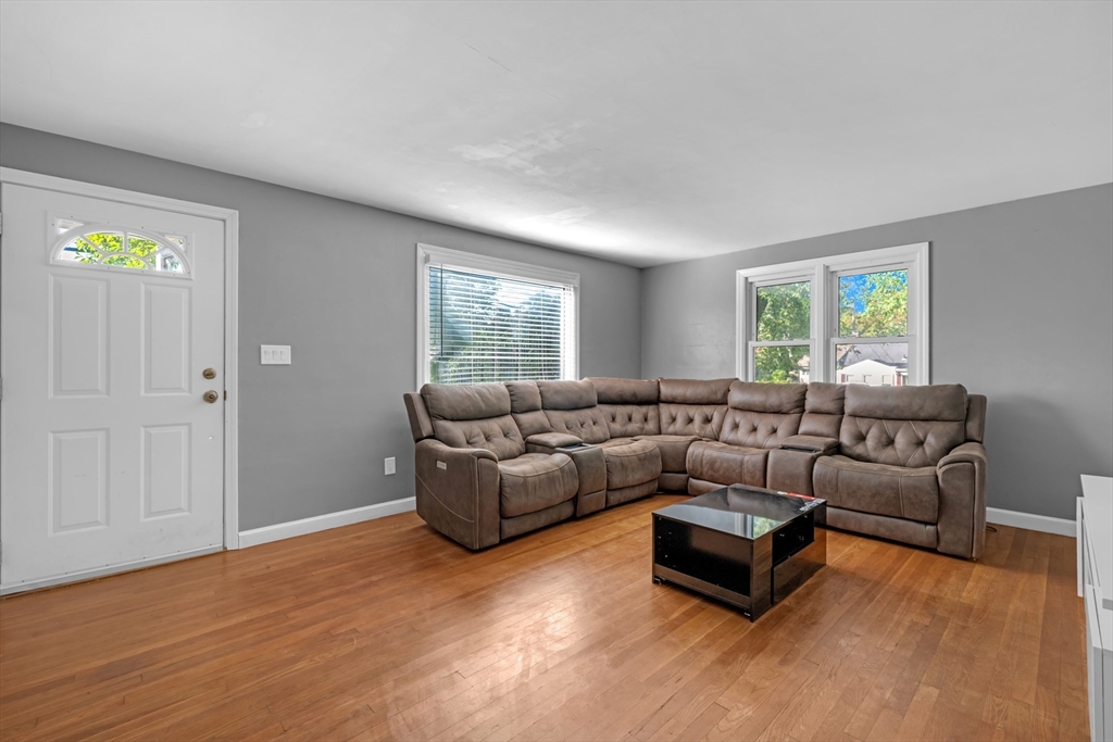 17 Dutton Street Worcester, MA 01610 - Photo 12 of 33 Gallery Image 12