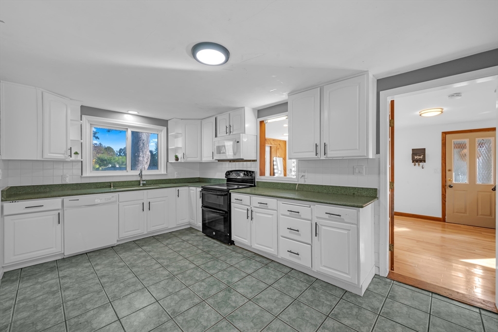 17 Dutton Street Worcester, MA 01610 - Photo 7 of 33 Gallery Image 7