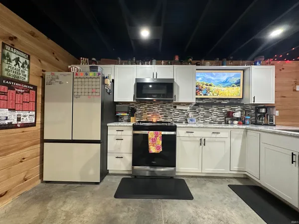 $525,000 | 638 North Pike Road, Springville, IN 47462