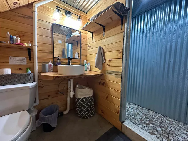 $549,900 | 638 North Pike Road, Springville, IN 47462