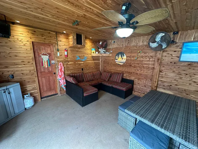 $549,900 | 638 North Pike Road, Springville, IN 47462