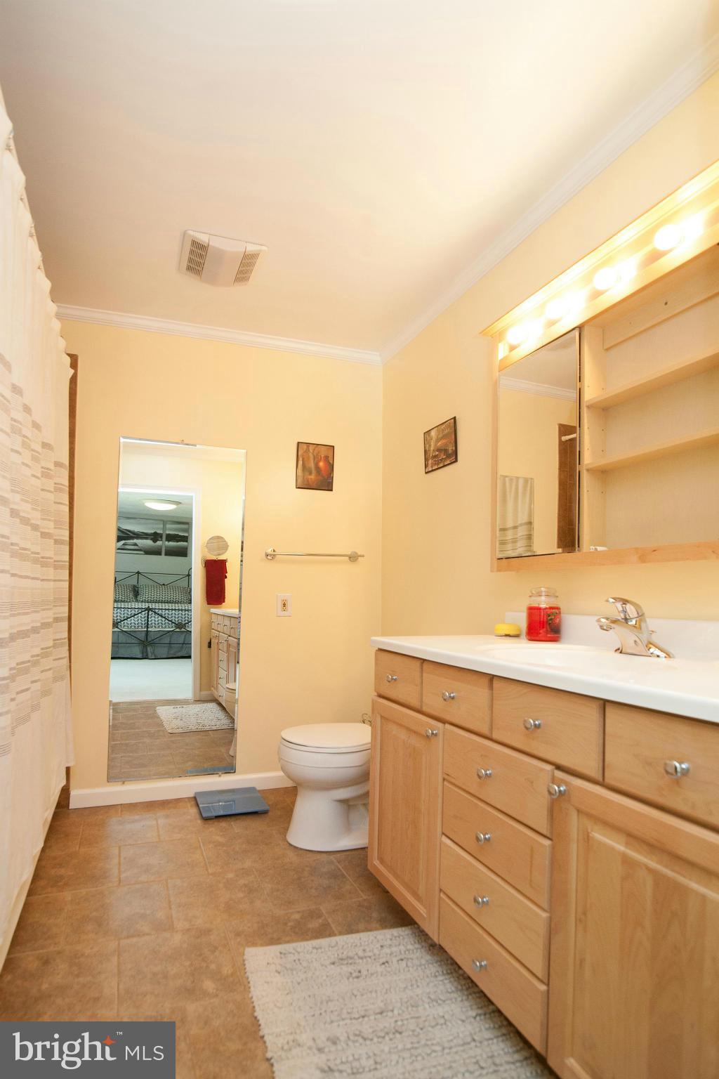 12317 Pueblo Road Gaithersburg, MD 20878 - Photo 13 of 30 Bath (Master)