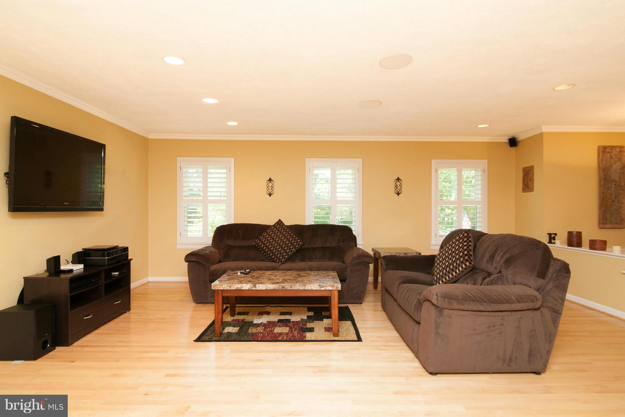 12317 Pueblo Road Gaithersburg, MD 20878 - Photo 7 of 30 Living Room
