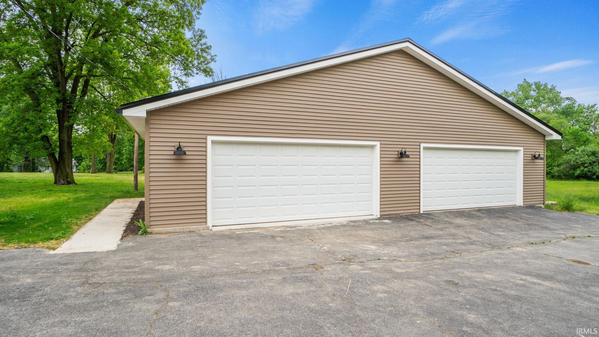10213 Aboite Road Roanoke, IN 46783 - Photo 2 of 36 Gallery Image 2