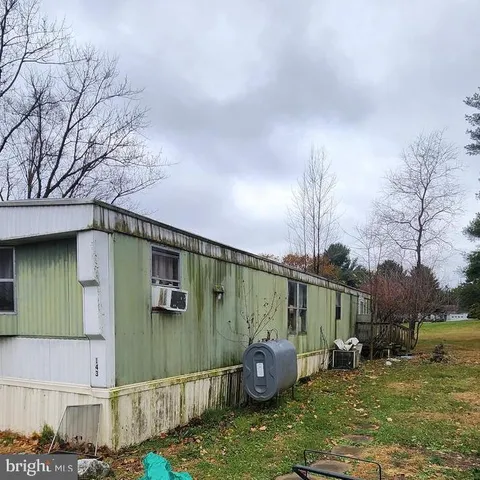 a view of a back yard of the house