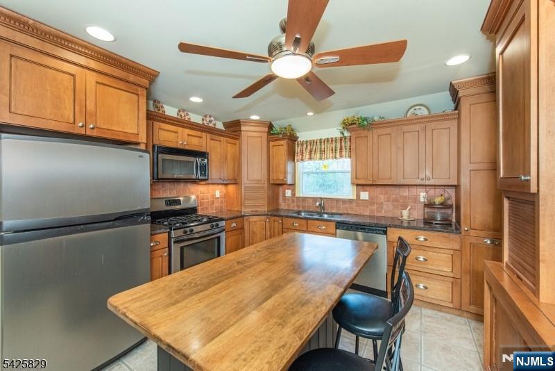 12 Henry Street Roxbury Township, NJ 07876 - Photo 13 of 39
