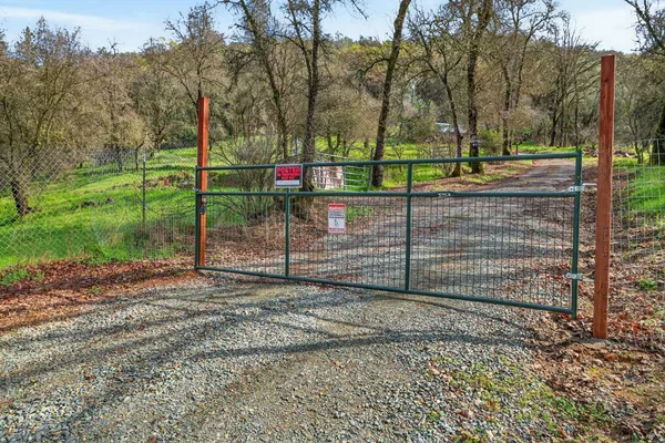 a view of outdoor space with entertaining space