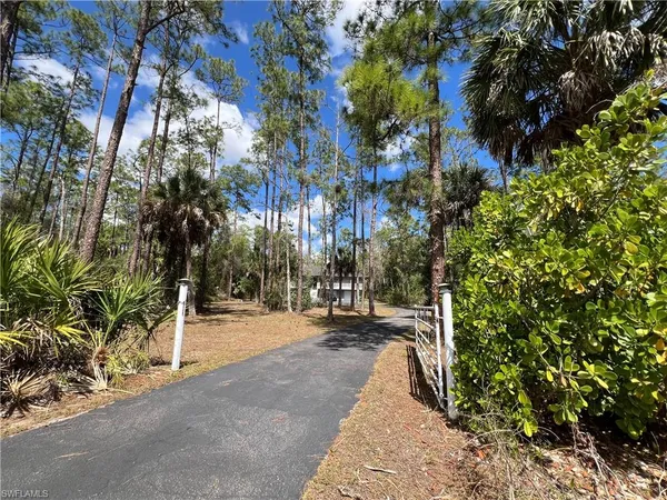 $3,350 | 3767 Golden Gate Boulevard East, Naples, FL 34120
