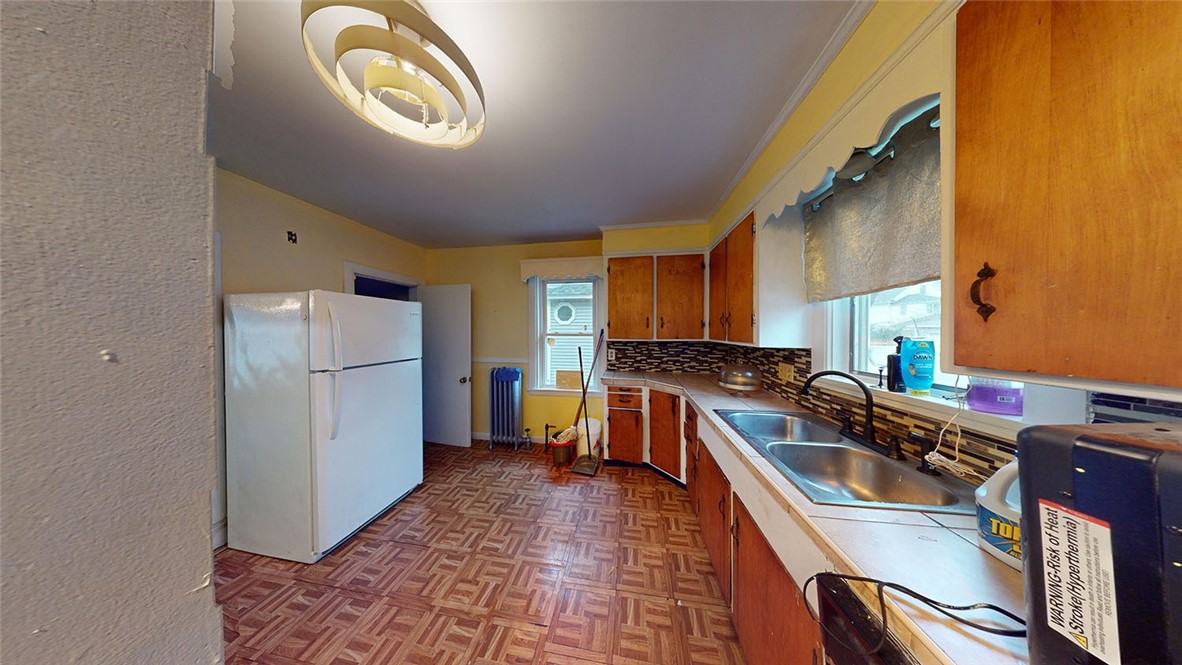 18 Harding Avenue Cranston, RI 02905 - Photo 13 of 32