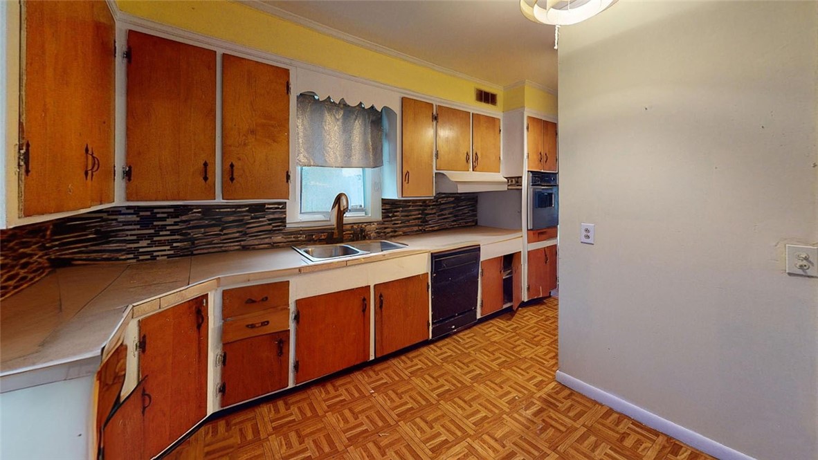18 Harding Avenue Cranston, RI 02905 - Photo 16 of 32