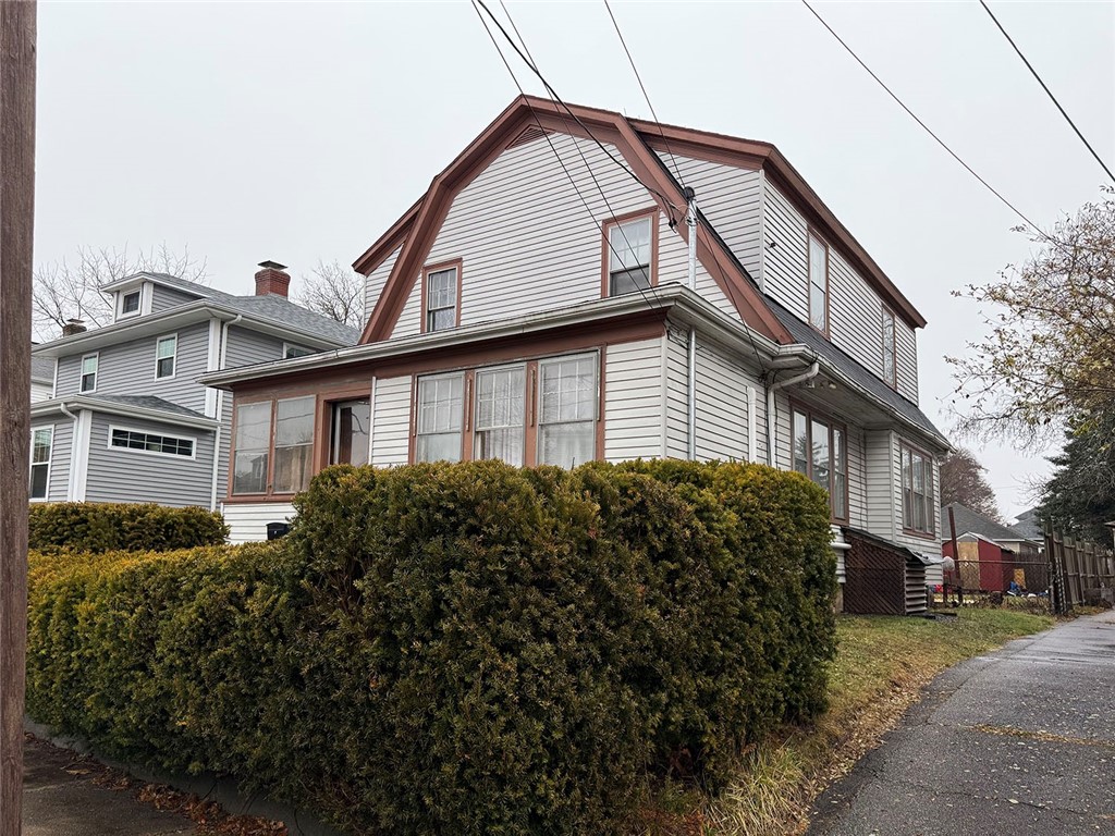 18 Harding Avenue Cranston, RI 02905 - Photo 2 of 32
