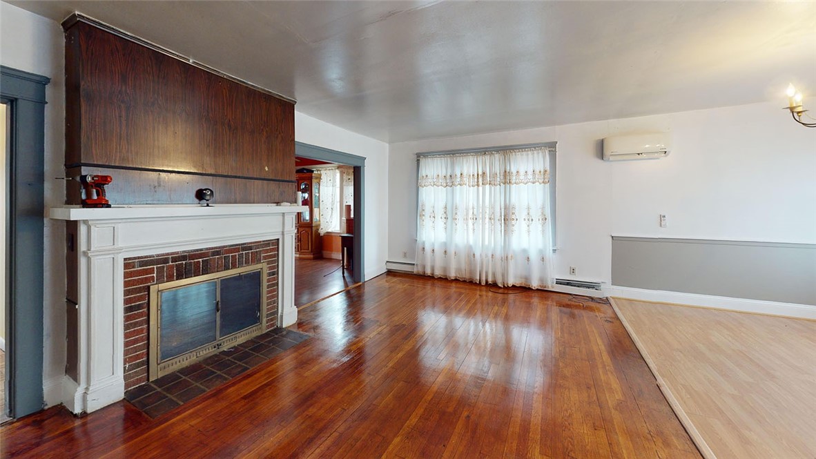 18 Harding Avenue Cranston, RI 02905 - Photo 5 of 32