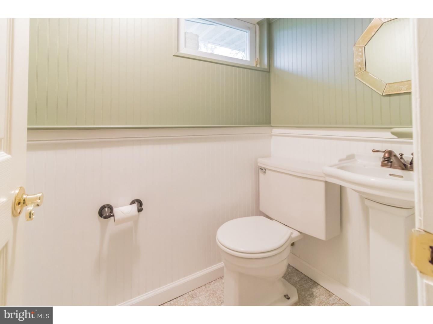 4702 Argyle Road Brookhaven, PA 19015 - Photo 17 of 23 Bathroom