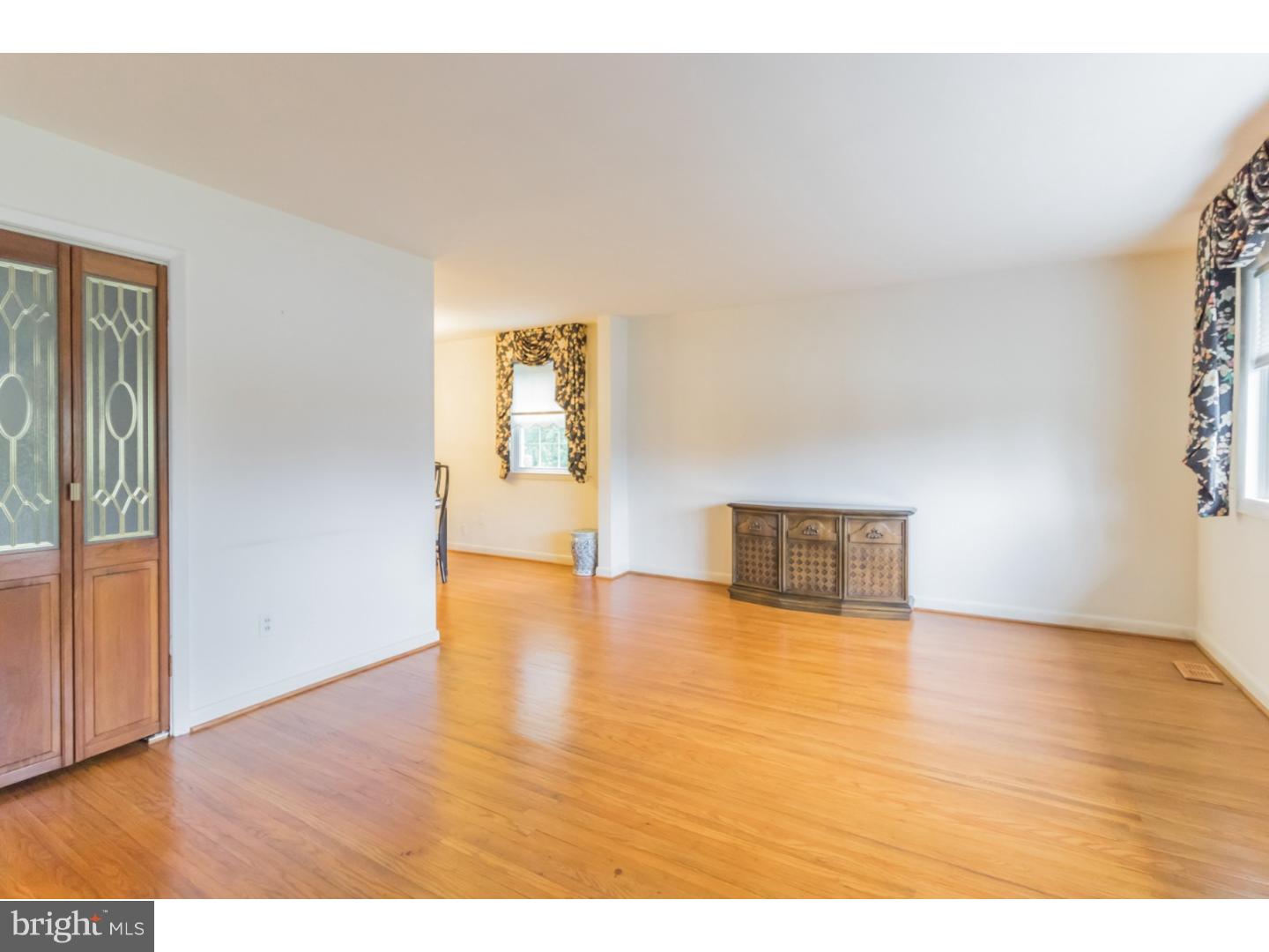 4702 Argyle Road Brookhaven, PA 19015 - Photo 20 of 23 Living Room