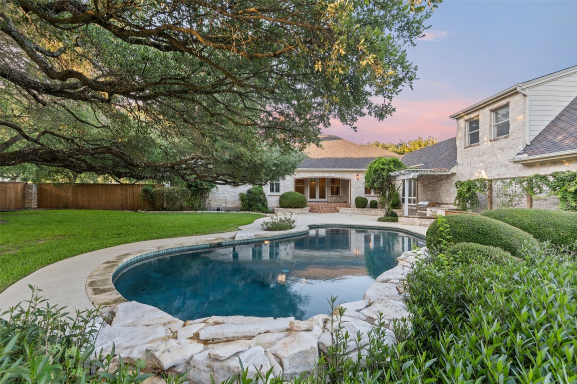 a house with swimming pool in front of it