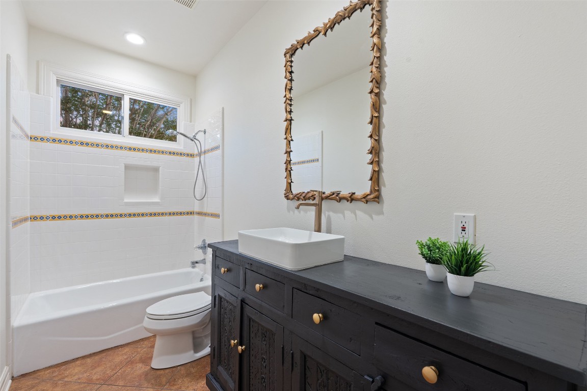 127 Roberts Circle Georgetown, TX 78633 - Photo 12 of 35 a bathroom with a sink a potted plant and a toilet