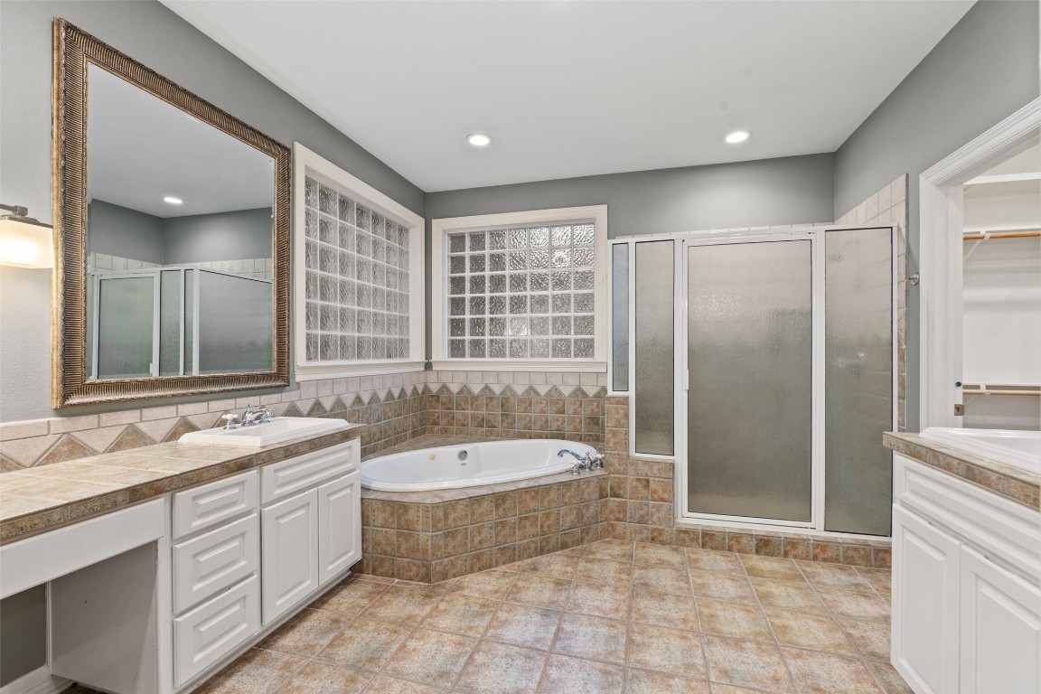 127 Roberts Circle Georgetown, TX 78633 - Photo 23 of 35 a bathroom with a tub sink toilet and mirror